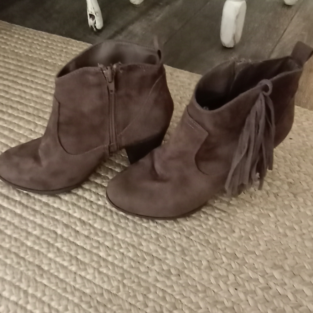 🦧 BONGO Brown Suede fringe ankle Bootie 7.5🦧